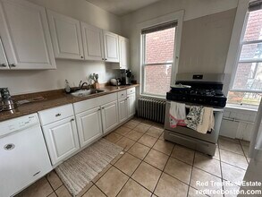 162 Kelton St, Unit 3 in Boston, MA - Foto de edificio - Building Photo