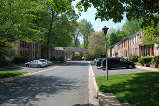 11323 Palisades Ct in Kensington, MD - Foto de edificio - Building Photo