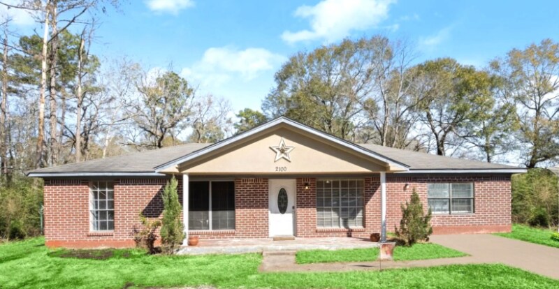 2100 Hill Top Ct in Conroe, TX - Foto de edificio