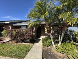 2430 King Oak Ct in St. Cloud, FL - Building Photo