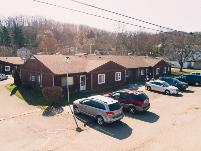 Heritage Court Apartments in Cambridge, OH - Building Photo - Building Photo