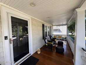 8 Bassett Pl in Red Bank, NJ - Building Photo - Building Photo