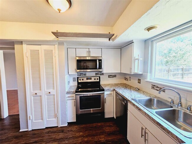 9303 Quail Meadow Dr in Austin, TX - Building Photo - Building Photo
