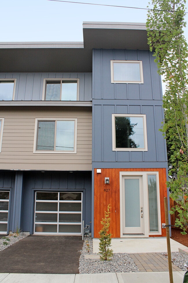 827 NW Victoria Ave in Gresham, OR - Building Photo - Building Photo