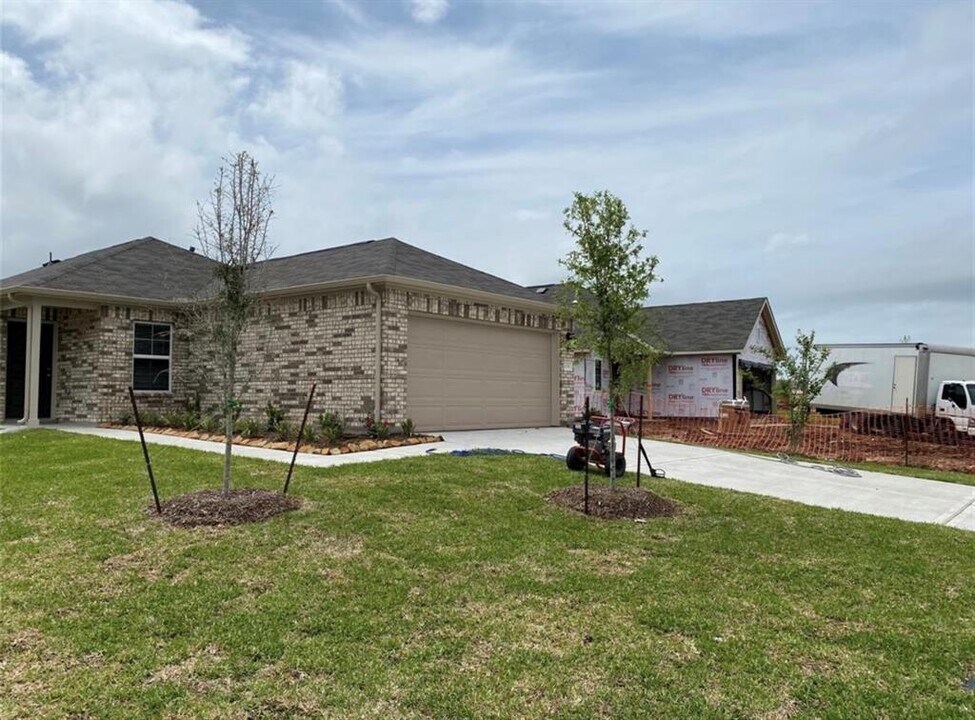 3231 Spanish Oak Ln in Rosenberg, TX - Building Photo