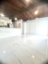 1776 NE 178th St in North Miami Beach, FL - Foto de edificio - Building Photo
