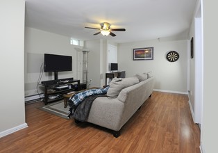 22 Hinckley Ave in Stamford, CT - Building Photo - Interior Photo