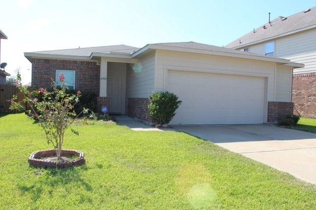 property at 6907 Silver Trace Ct
