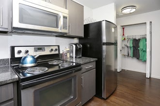 The Landings at Chandler Crossings in East Lansing, MI - Building Photo - Interior Photo