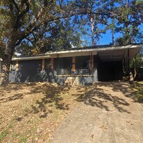 32 Belmont Dr in Little Rock, AR - Building Photo