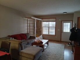 928 Cole St in Chaska, MN - Building Photo