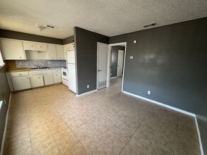 1405 N Gray St in Killeen, TX - Building Photo - Building Photo