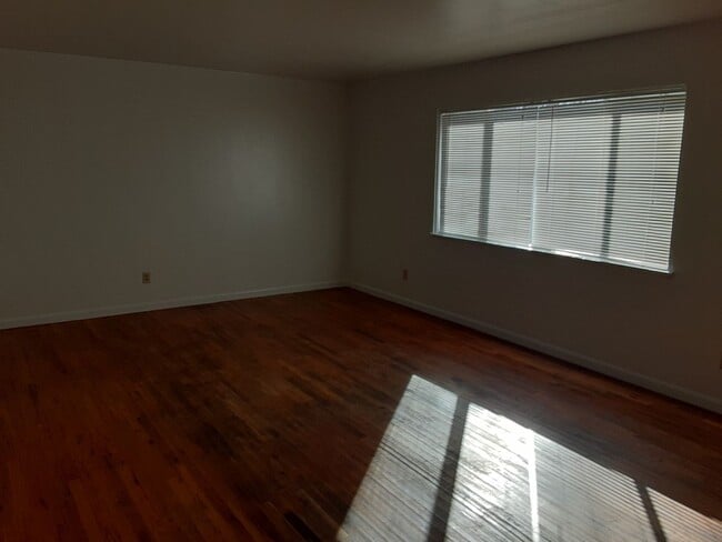 5015-5021 Shasta Way in Klamath Falls, OR - Building Photo - Building Photo