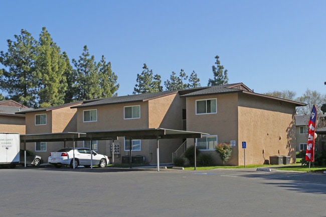 Madera West Apartments in Madera, CA - Foto de edificio - Building Photo