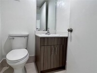 18335 NW 68th Ave, Unit 750-203 in Hialeah, FL - Building Photo - Building Photo