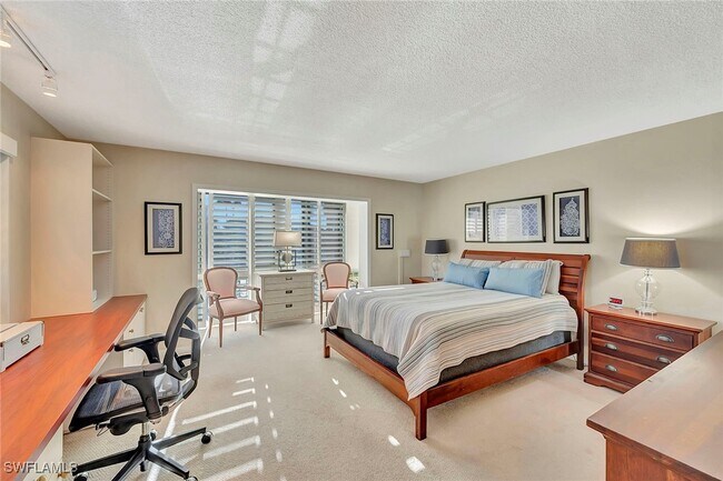 property at 2258 Gulf Shore Blvd N