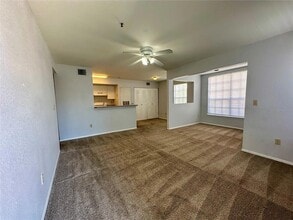 1610 Columbia Arms Cir, Unit 131 in Kissimmee, FL - Foto de edificio - Building Photo