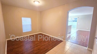 10279 Newminster Loop in Ruskin, FL - Building Photo - Building Photo