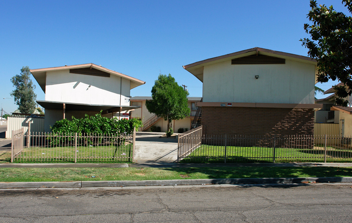 Brookdale Arms in Fresno, CA - Building Photo