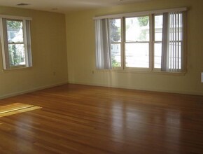 31 Channing St, Unit 1 in Newton, MA - Building Photo - Building Photo