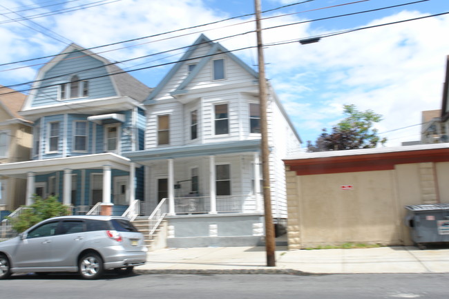 154 Patterson St in Perth Amboy, NJ - Building Photo - Building Photo