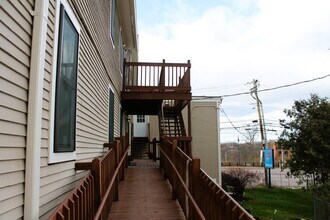 10 Barrett St, Unit D in Burlington, VT - Foto de edificio - Building Photo