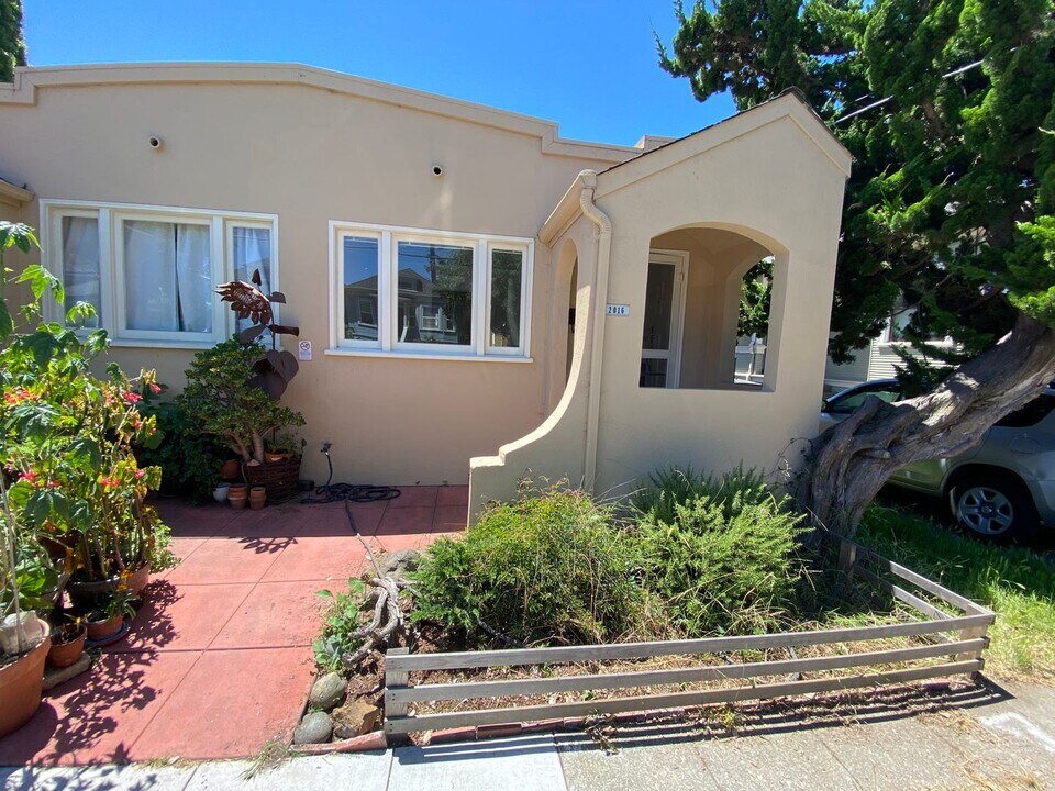 2020 Prince St in Berkeley, CA - Building Photo