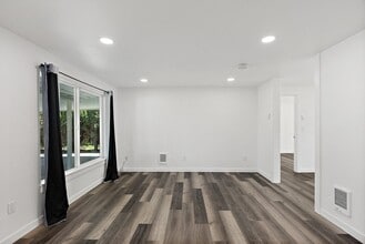 4811 Diamond Blvd SW in Lakewood, WA - Building Photo - Building Photo