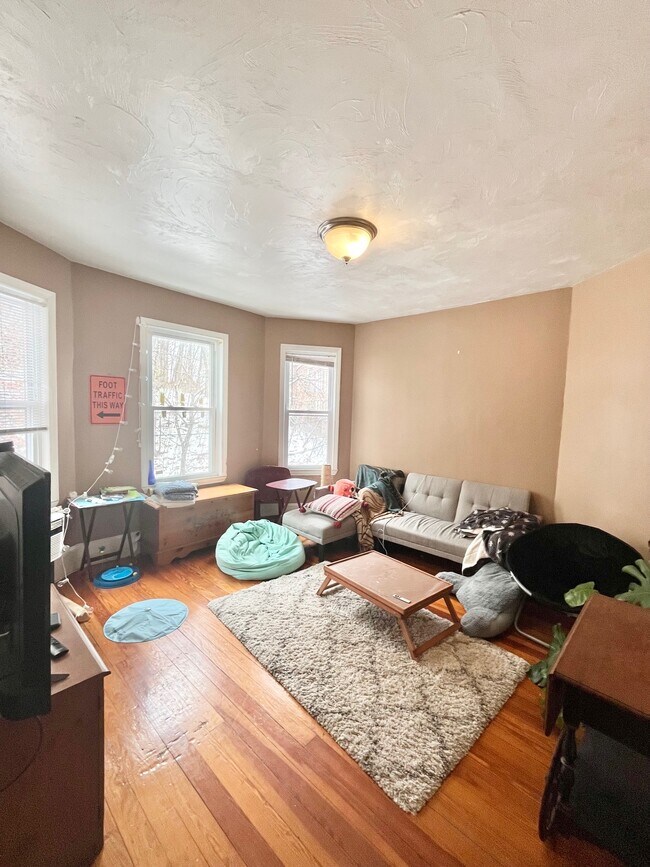 22 Fisher Ave, Unit 3 in Boston, MA - Building Photo - Building Photo