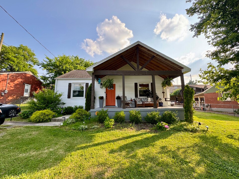 320 Montague Way in Madison, TN - Building Photo