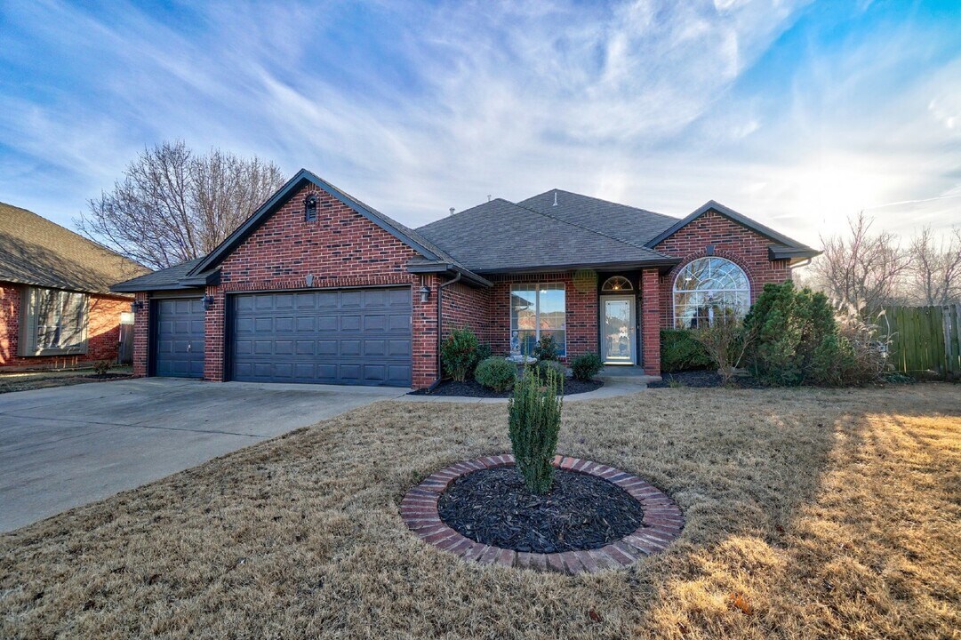 2120 SW 125th Pl in Oklahoma City, OK - Building Photo