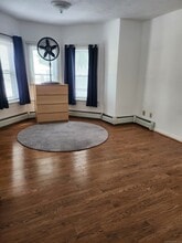 451 Circular Ave in Hamden, CT - Building Photo - Building Photo