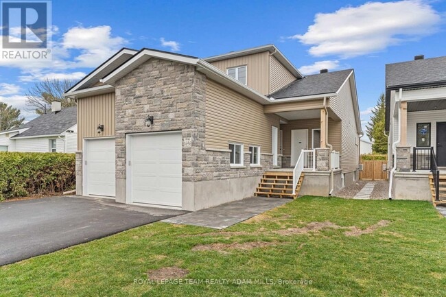1696-1696 Belcourt Blvd in Ottawa, ON - Building Photo - Building Photo