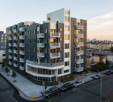 Live on Melrose- 660 N. Oxford Ave