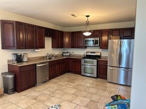 852 Freedom Plains Rd in Poughkeepsie, NY - Building Photo - Building Photo