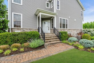 47 McCormick Ave N in Old Bridge, NJ - Foto de edificio - Building Photo