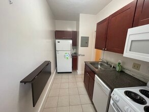 1677 Commonwealth Ave in Boston, MA - Building Photo - Building Photo