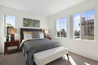 Parkview Apartments in Buena Park, CA - Foto de edificio - Building Photo
