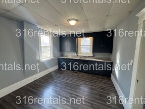 401 E 9th St in Newton, KS - Building Photo - Building Photo