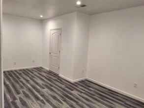 325 Sunderland Way in Stockbridge, GA - Foto de edificio - Building Photo