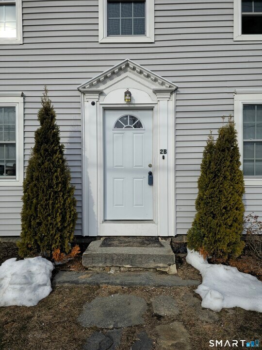 151 E Main St in Clinton, CT - Building Photo