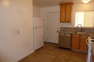 185 Redwood Ave in Redwood City, CA - Building Photo - Interior Photo