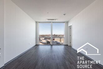 2340 N California Ave, Unit 220 in Chicago, IL - Building Photo - Building Photo