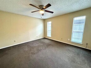 13217 Fall Manor Dr in Dallas, TX - Building Photo - Building Photo
