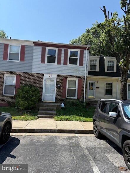 21 Monhegan Ct in Carney, MD - Building Photo