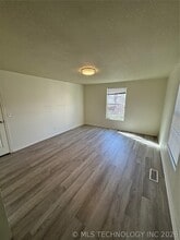 102 S Hickory St in Sapulpa, OK - Foto de edificio - Building Photo