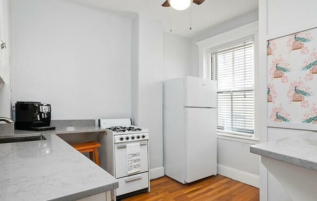 70 Phillips St, Unit 1 in Boston, MA - Building Photo - Building Photo
