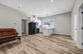 9998 1/2 Louise Ave in Los Angeles, CA - Building Photo - Building Photo