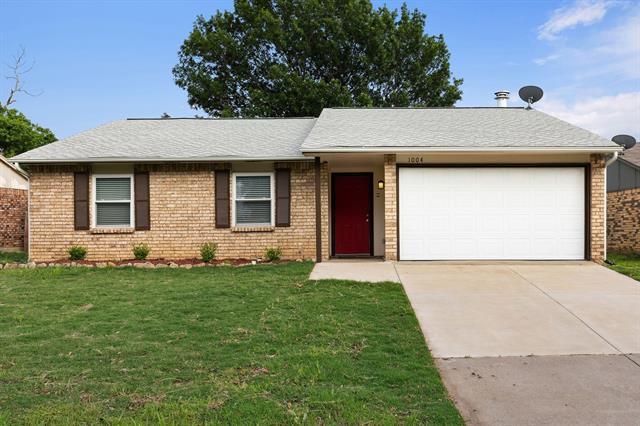 property at 1004 Fort Worth St