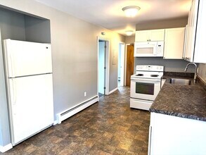28 Clark St in Danvers, MA - Building Photo - Building Photo
